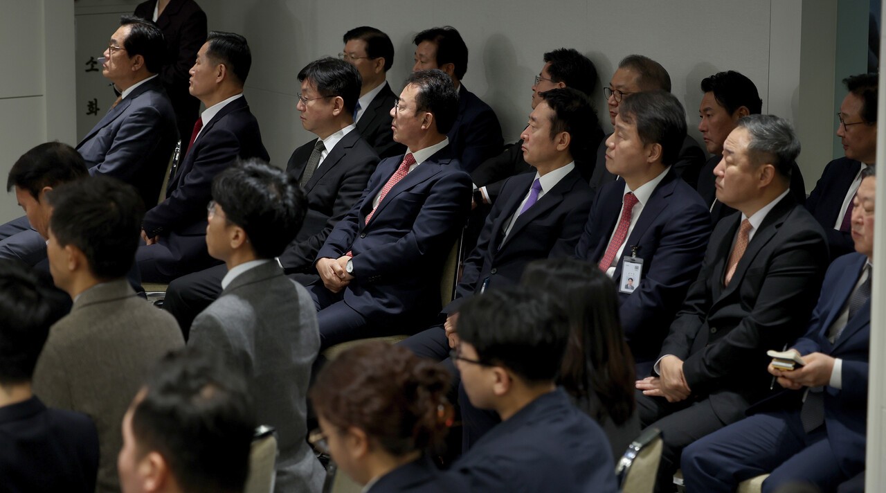 "비상<b>계엄</b> 선포? 대선 때 만든 AI 윤석열인가 순간 의심"
