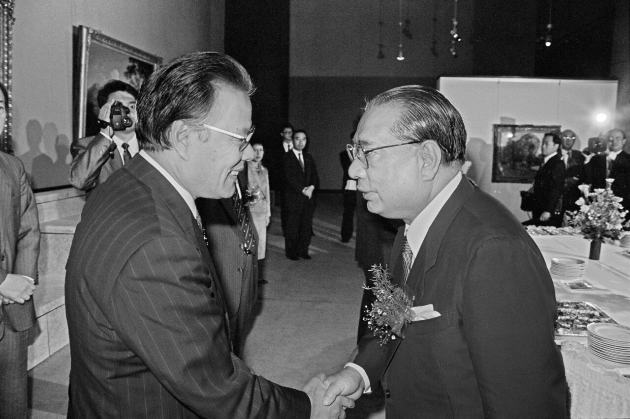 ‘서양회화명품전’ 개막식에 참석한 이어령 문화부장관과 이케다 다이사쿠 SGI 회장. 한국 호암갤러리와 일본 도쿄후지미술관이 공동주최한 이 전시회는 한·일 문화교류의 물꼬를 트는 계기가 됐다. [사진 SGI]