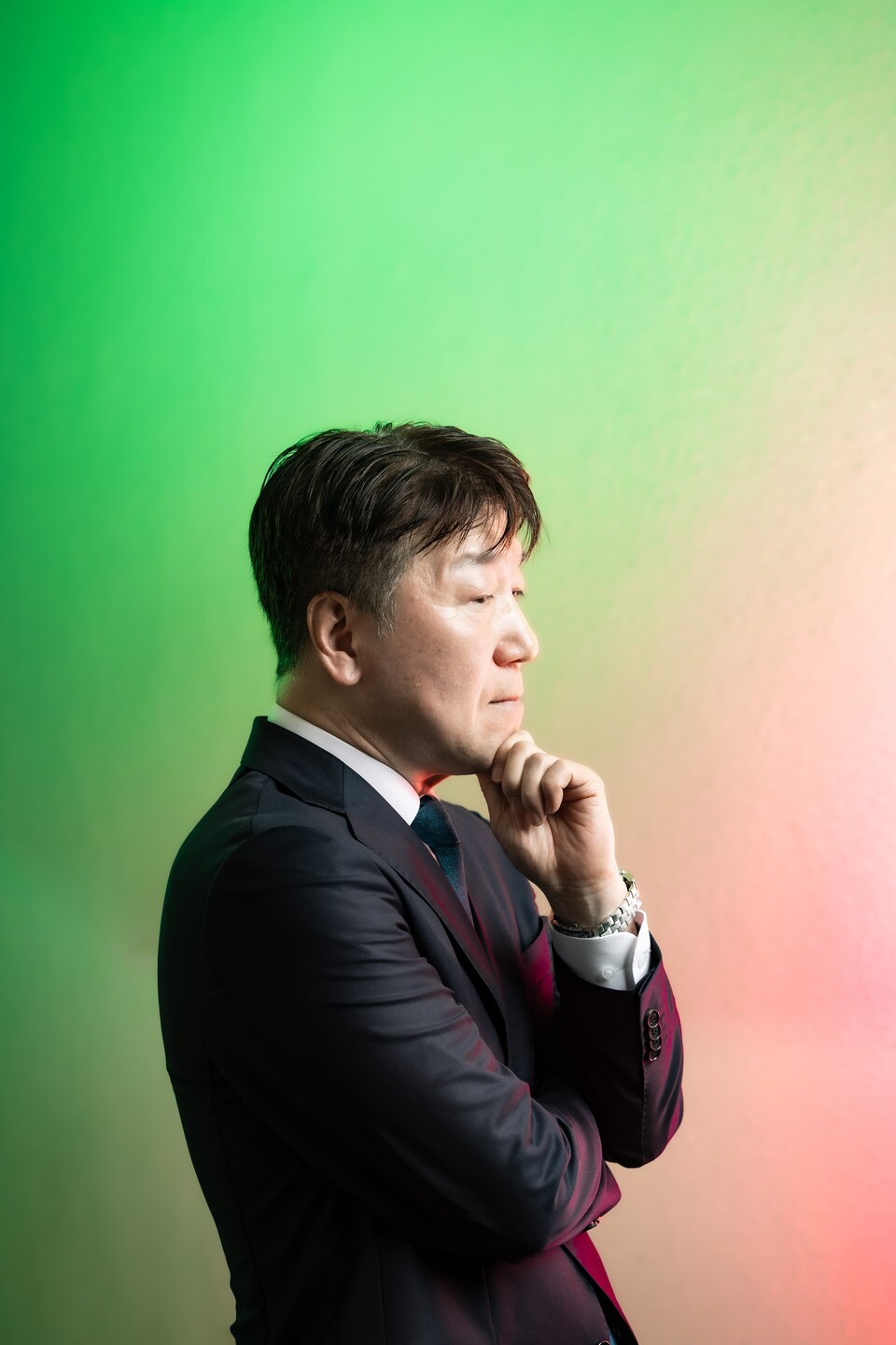 유달승 한국외대 페르시아어·이란학과 교수는 “2025년 미국은 중국을 견제하기 위해 이란과 관계 개선을 원한다”고 짚었다. 유 교수가 지난 7월 8일 월간중앙 인터뷰 도중 생각에 잠겨 있다. 최기웅 기자