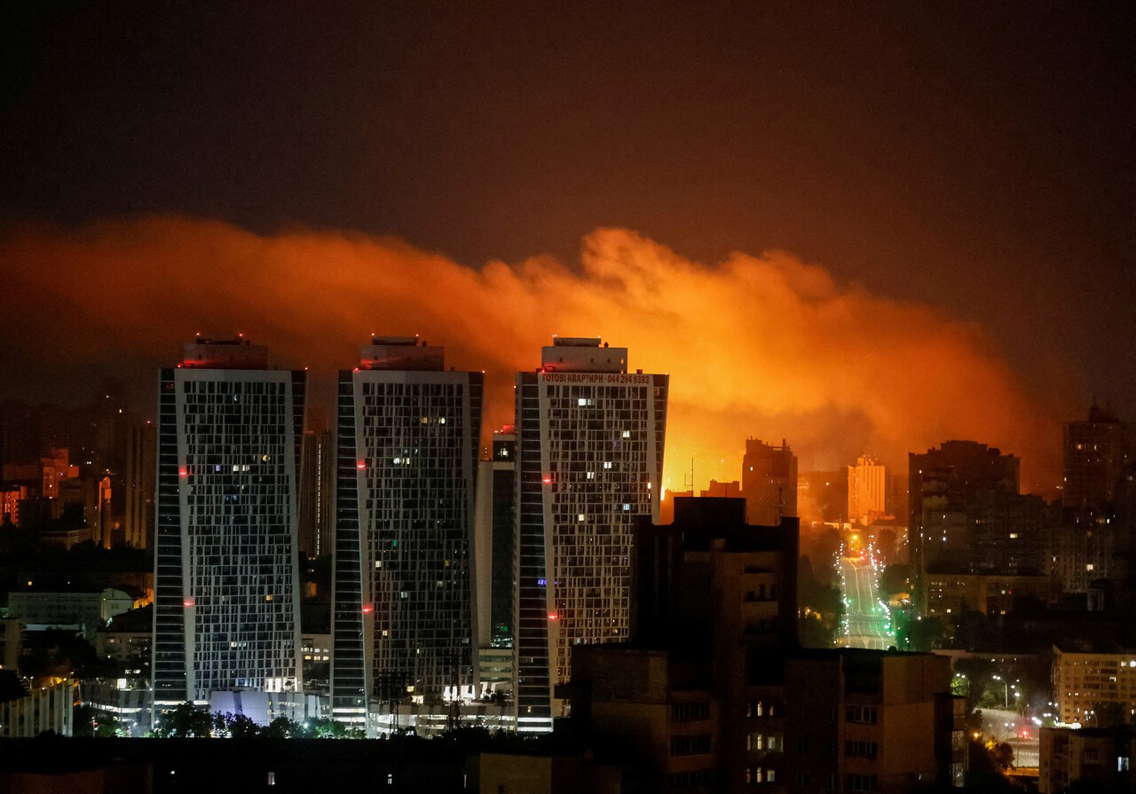 러시아군은 드론과 미사일을 동원해 우크라이나 수도 키이우를 연일 폭격하고 있다. 사진은 지난 7월 10일(현지시간) 러시아 공습 직후 키이우 모습. [로이터=연합뉴스]