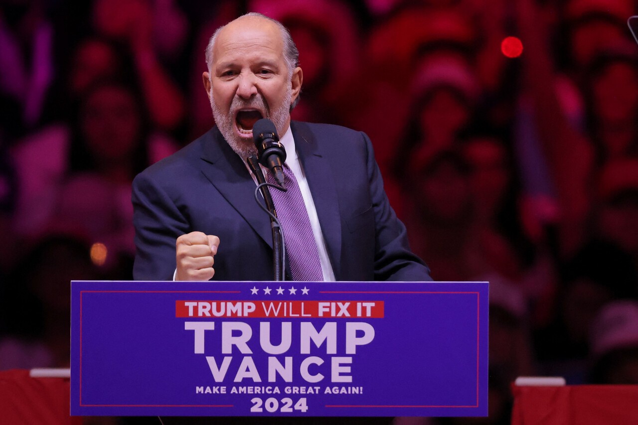 2024년 10월 27일(현지시간) 하워드 러트닉 당시 캔터 피츠제럴드 CEO가 미국 뉴욕 매디슨스퀘어가든에서 도널드 트럼프 당시 대선후보의 유세 연설을 하고 있다. [로이터=연합뉴스]