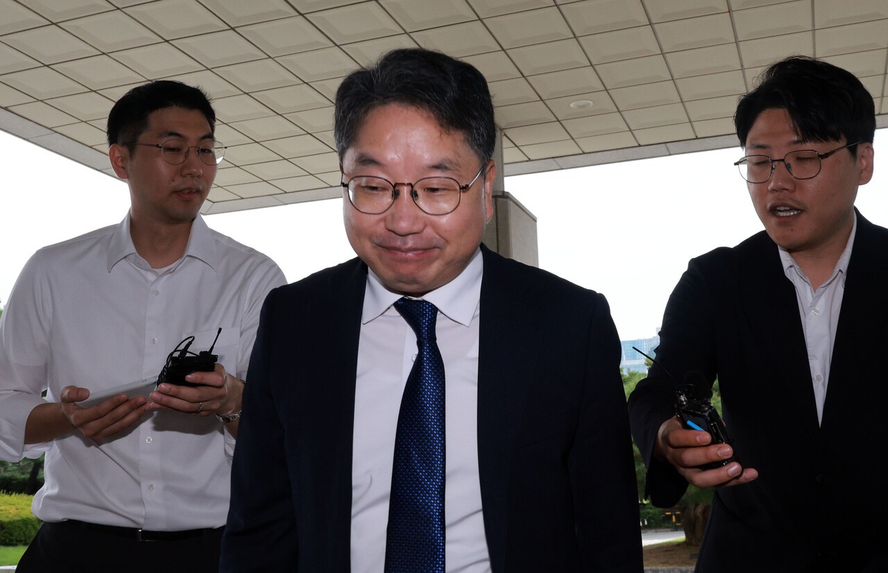 노만석 검찰총장 직무대행은 검찰청 폐지에 대해 “매우 참담하고 무거운 책임감을 느낀다”며 “형사사법 시스템이 공백 없이 유지되도록 하겠다”고 밝혔다. 과거에 비춰보면 매우 정제된 톤으로 평가된다. [연합뉴스]