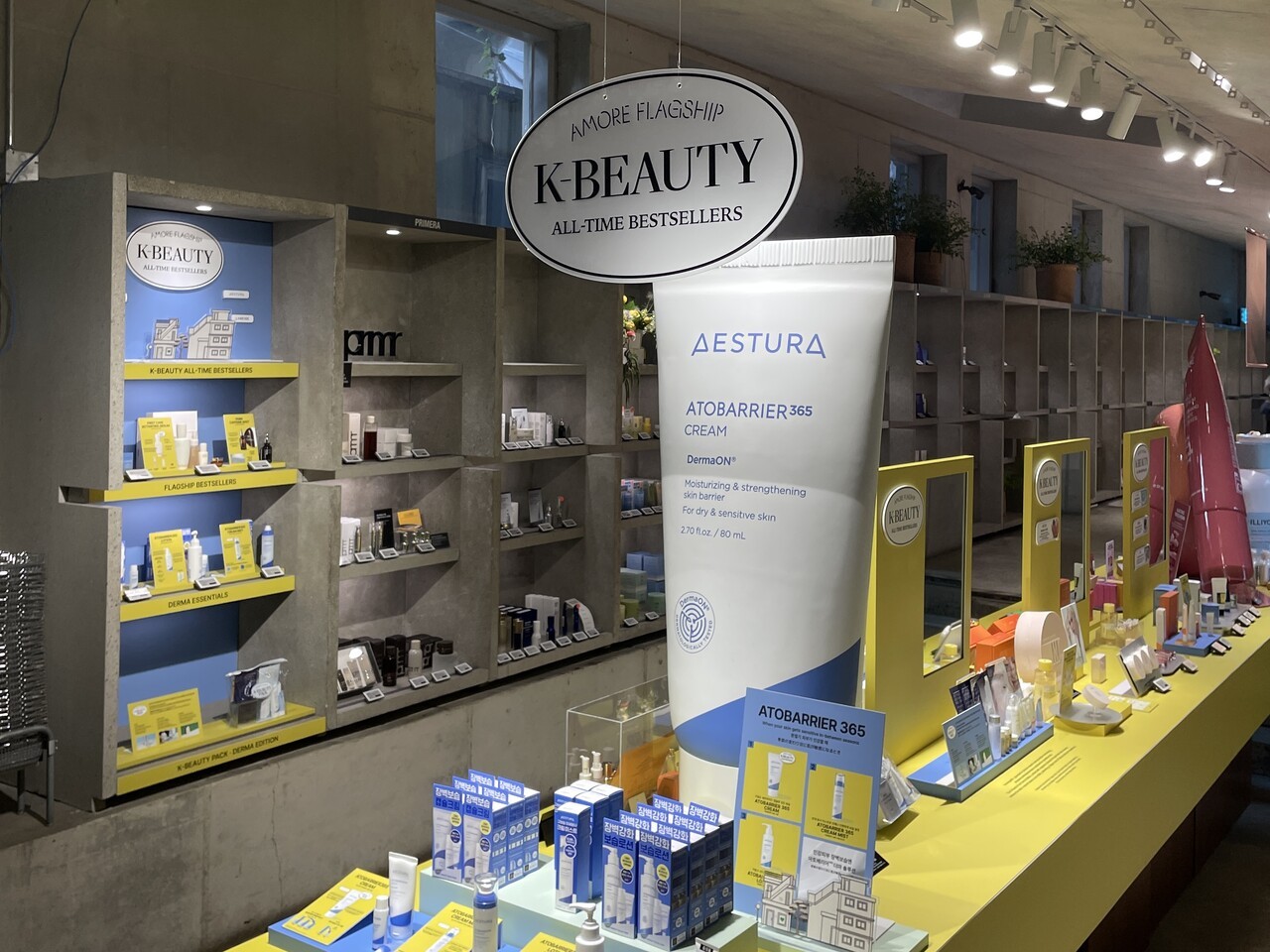 요즘 팝업이나 플래그십 스토어는 독창적인 인테리어를 통해 마치 하나의 체험 공간처럼 고객이 브랜드를 직접 느끼고 탐험할 수 있다. 박가남 인턴기자