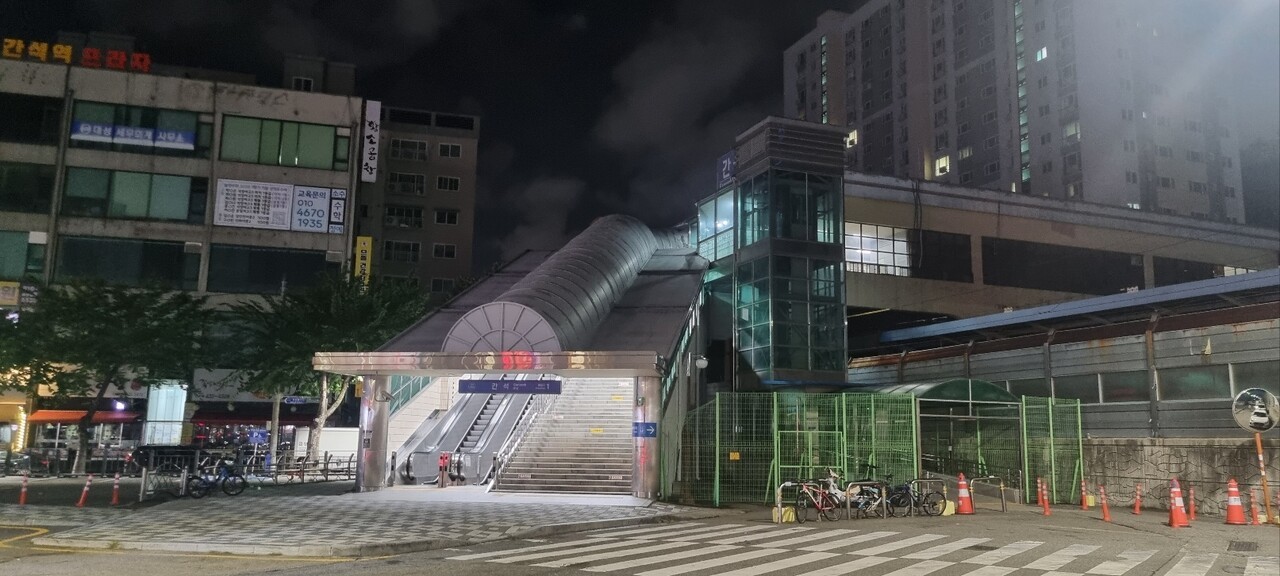 인천 간석역 일대. 2000년 3월 15일 새벽, 음식점 주인의 신고로 이곳 쓰레기장 틈에서 피해자의 다리와 살점이 담긴쌀포대가 발견됐다. 발톱에는 붉은 매니큐어가 선명히 남아 있었다. 안덕관 기자