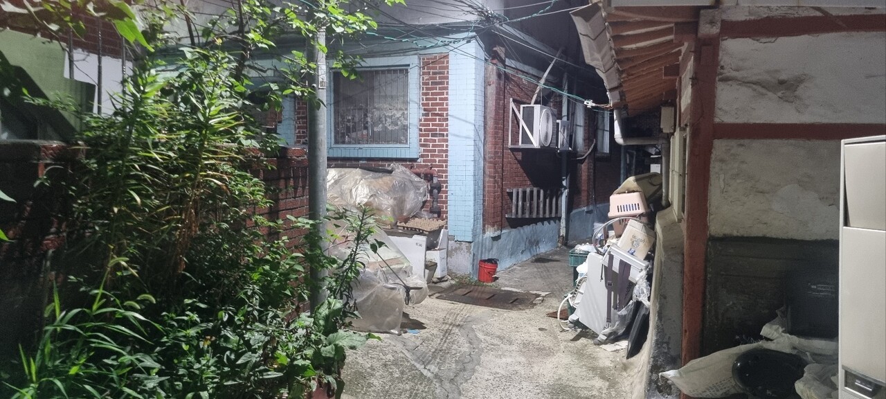 정모씨가 피해자를 유인해 살해한 뒤 사체를 토막 낸 장소로 지목된 하숙집 근방. 정씨는 이곳에서 시신을 토막 내 인천과 부천 일대에 유기하며 완전범죄를 꾀했다. 안덕관 기자