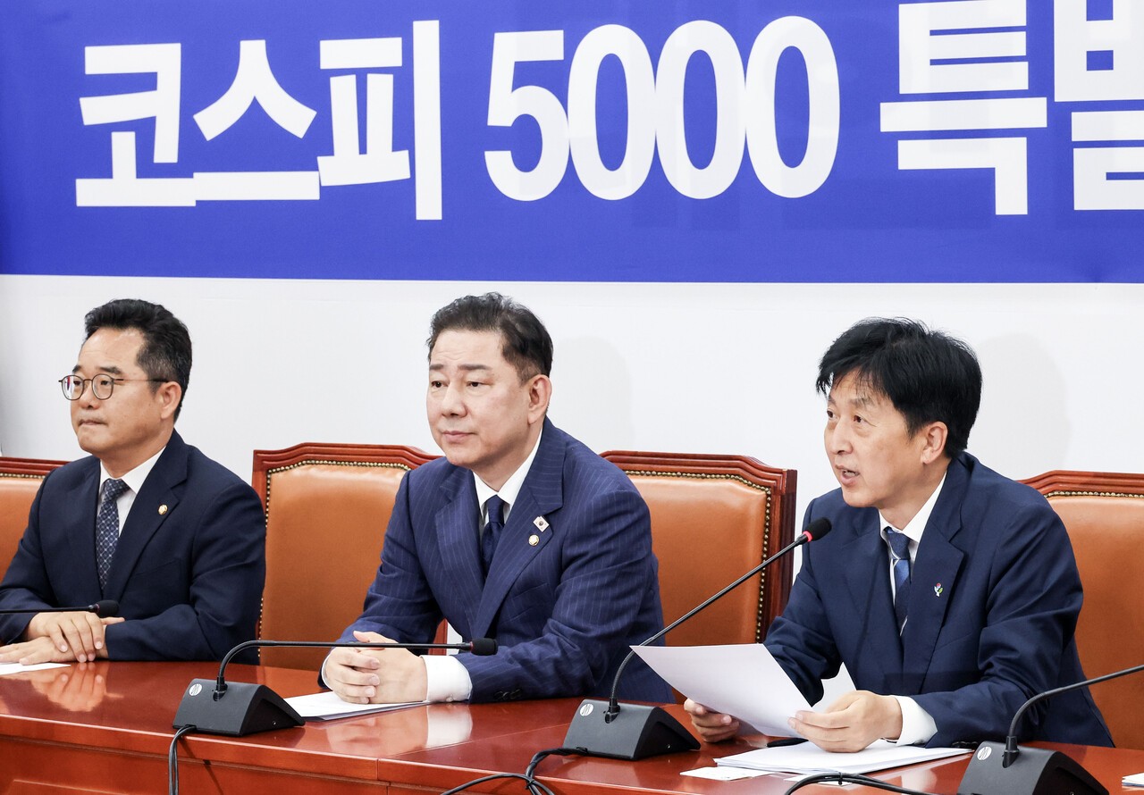 6월 23일 국회에서 열린 ‘더불어민주당 코스피 5000 특별위원회 출범식’에서 오기형 위원장이 발언하고 있다. 김성룡 기자