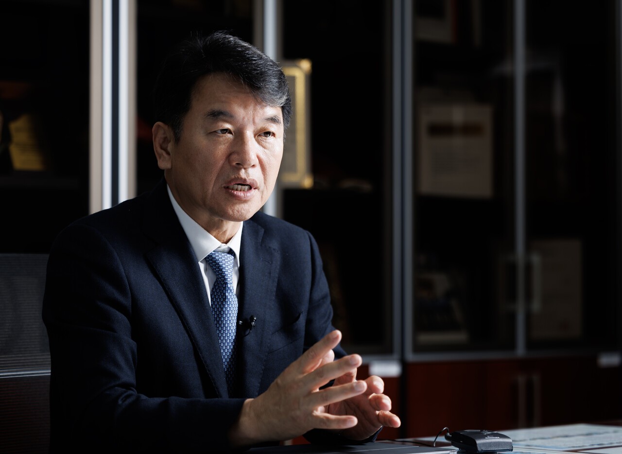 문진석 더불어민주당 원내운영수석부대표는 지난 4일 인터뷰에서 “내년 1월까지는 관세 협상 후속 법안이라든가 APEC을 지원하는 법안들을 통과시키는 데 주력할 생각”이라고 말했다. 김정훈 기자