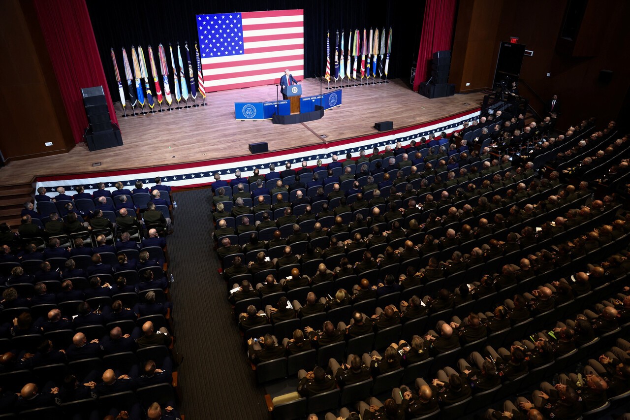 2025년 9월의 마지막 날, 미국 버지니아주 콴티코 해병기지에서 열린 전군지휘관회의에서 도널드 트럼프 미국 대통령은 “핵 업그레이드” 의지를 천명했다. [로이터=연합뉴스]