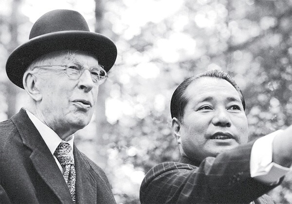 이케다 회장은 1972년과 이듬해 두 차례에 걸쳐 런던을 방문해 토인비 박사를 만나 열흘에 걸쳐 생명론을 비롯한 인류 공통 과제들에 대해 깊은 대화를 나눴다. 두 사람의 대화는 '21세기를 여는 대화'로 엮어 출간됐다. [사진 사이토 고이치]