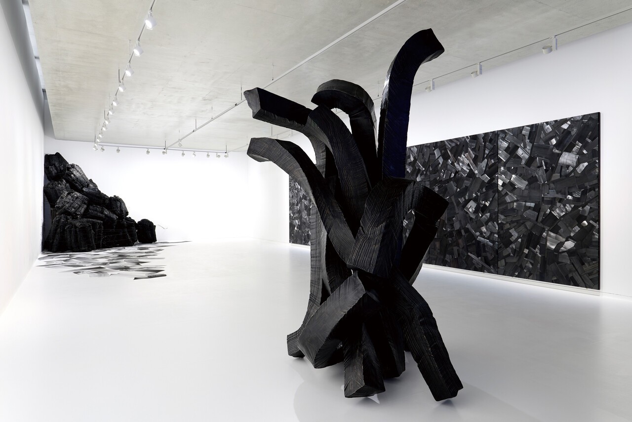 오는 12월까지 강원도 원주 뮤지엄 산에서 열리는 이배 작가의 개인전은 회화·조각·설치·영상 등 작가의 작업 세계를 종합적으로 보여주는 작품 39점을 대거 선보인다. [사진 이배 작가]